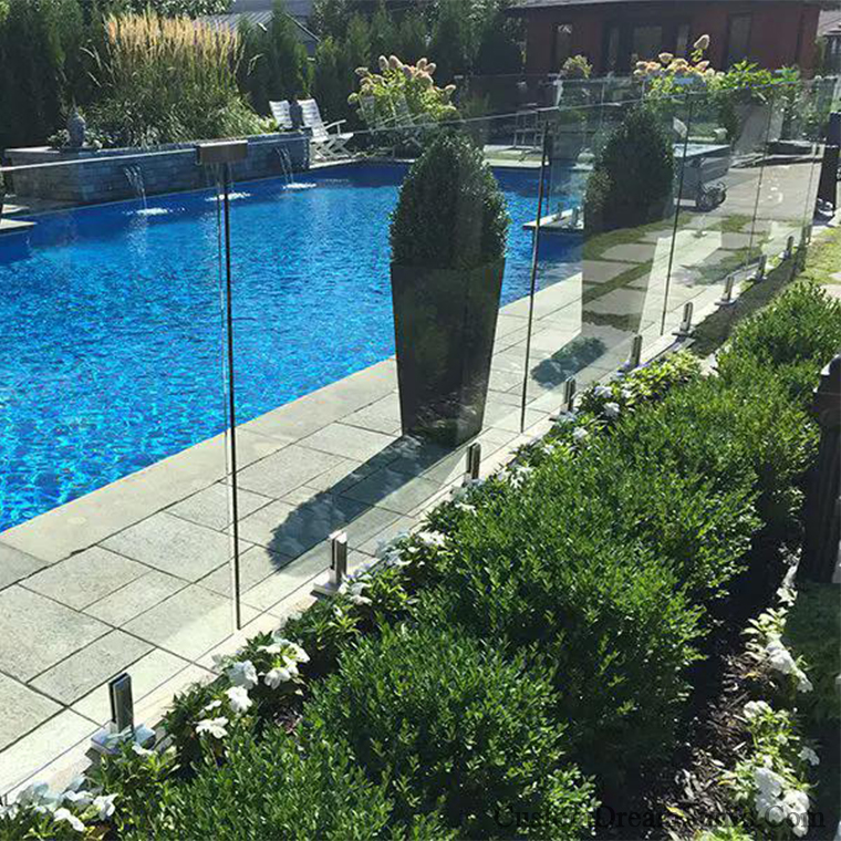 swimming pool glass fencing