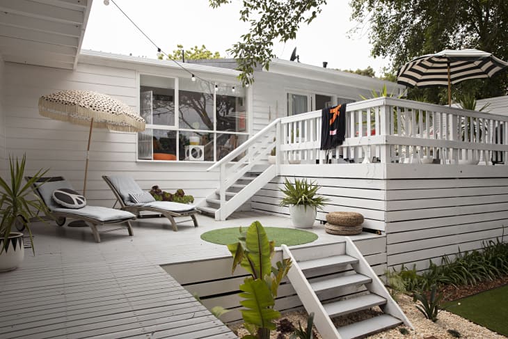 Walmart's $50 Black-and-White Striped Patio Umbrella Is So Luxe | Apartment Therapy