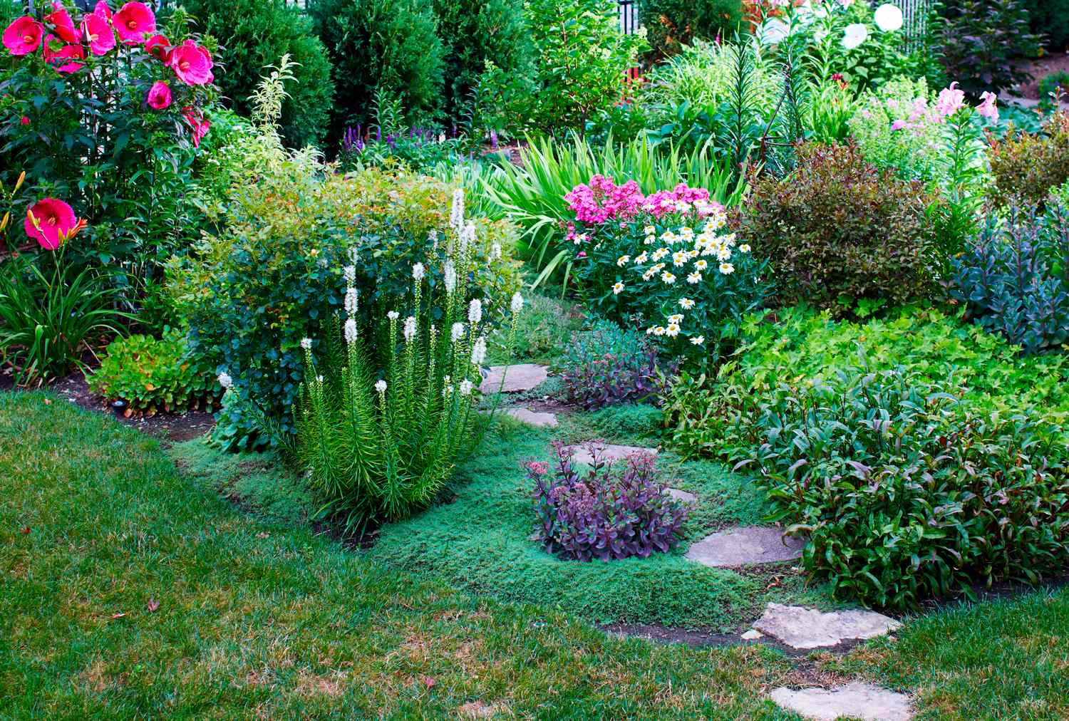 10 Budget-Friendly Garden Path Ideas You Can DIY