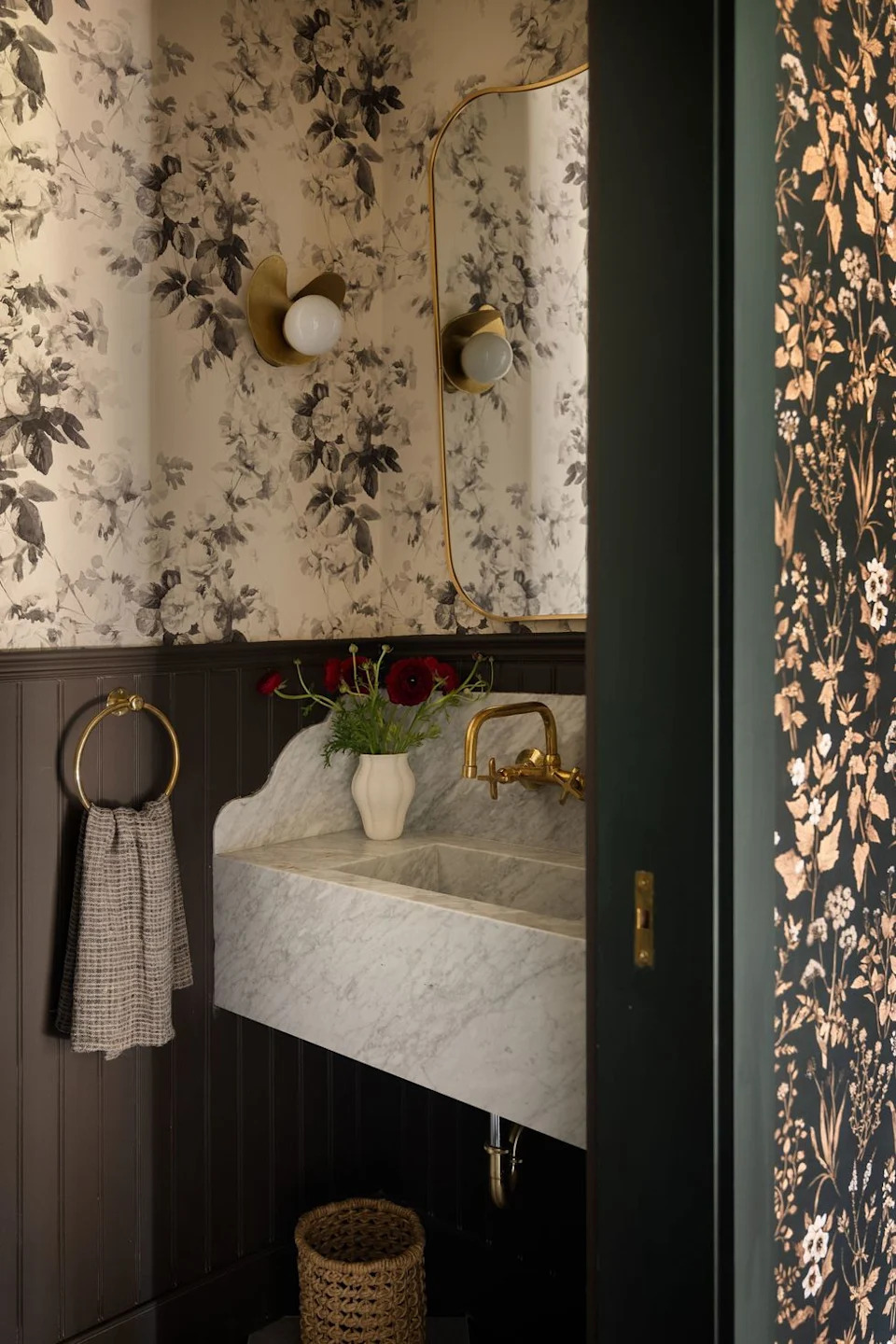 10 Gorgeous Bathroom Color Trends That Will Dominate 2025