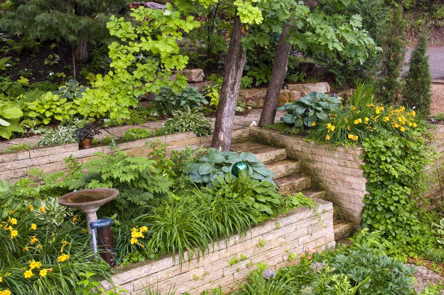 10 Retaining Wall Ideas for a Sloped Backyard