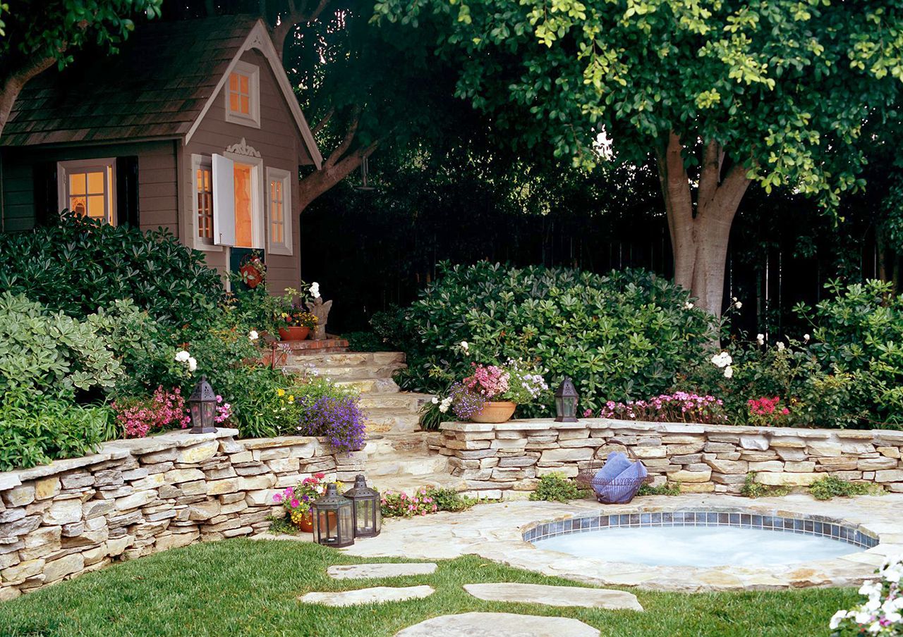 11 Retaining Wall Ideas to Maximize Your Outdoor Space