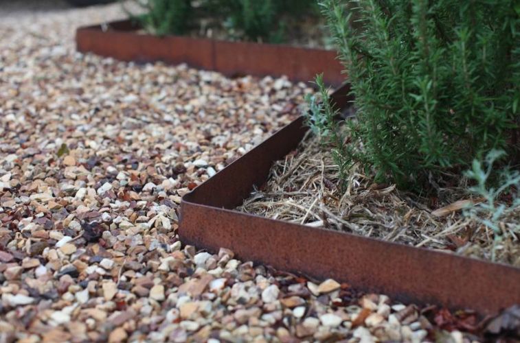 16 Lawn Edging Techniques Great For DIY Landscaping
