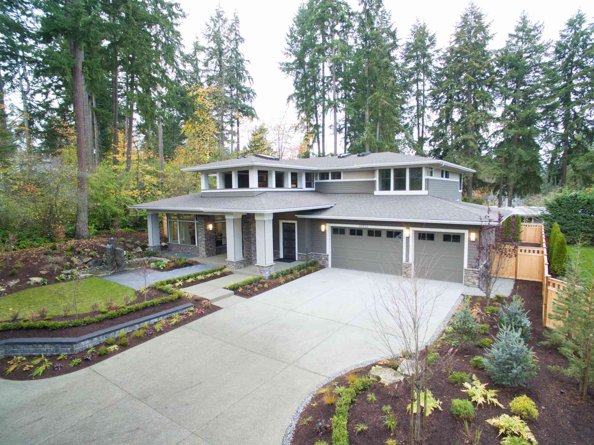 20 Driveway Entrance Ideas to Boost Your Curb Appeal
