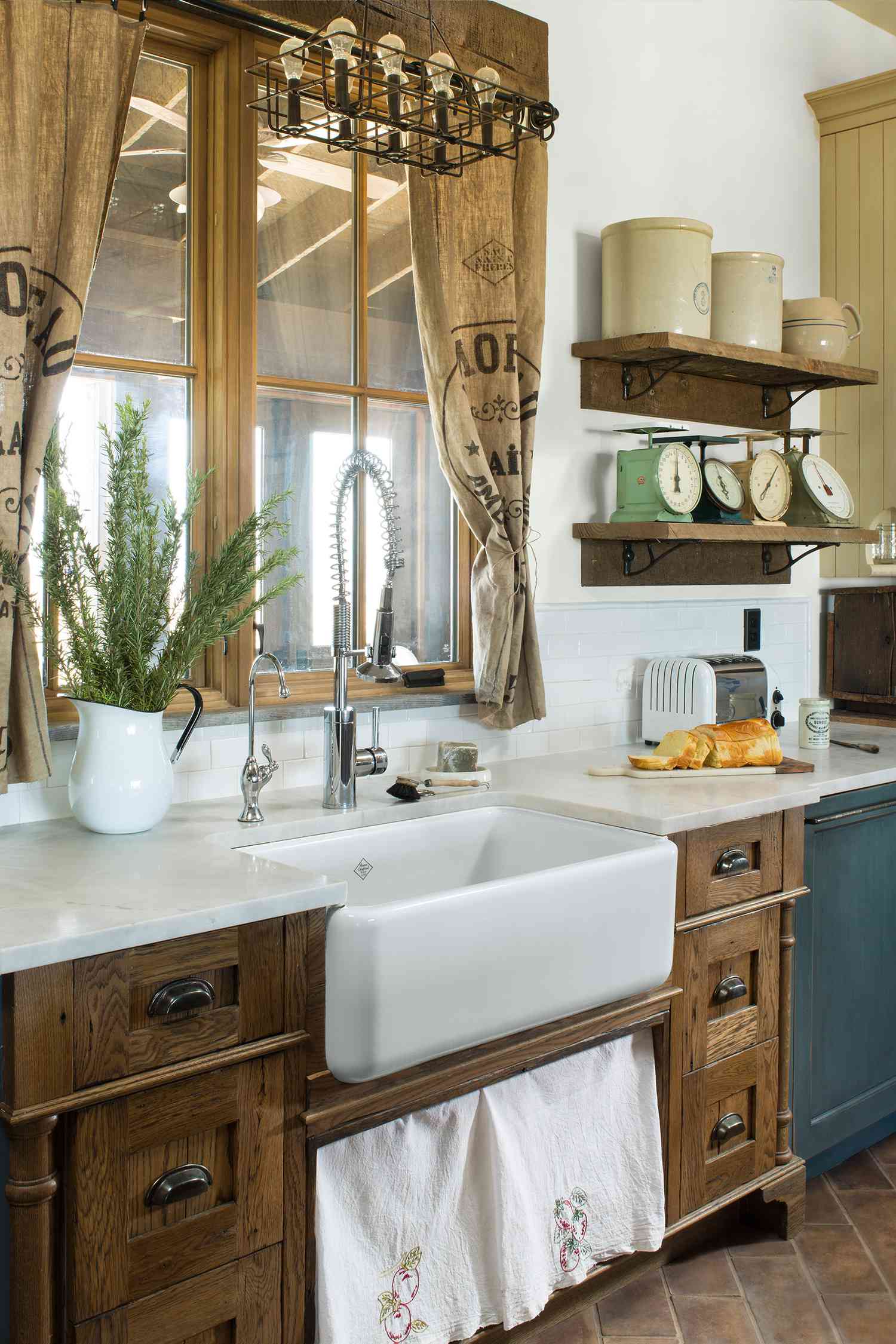 21 Rustic Window Treatments for a Farmhouse-Style Home