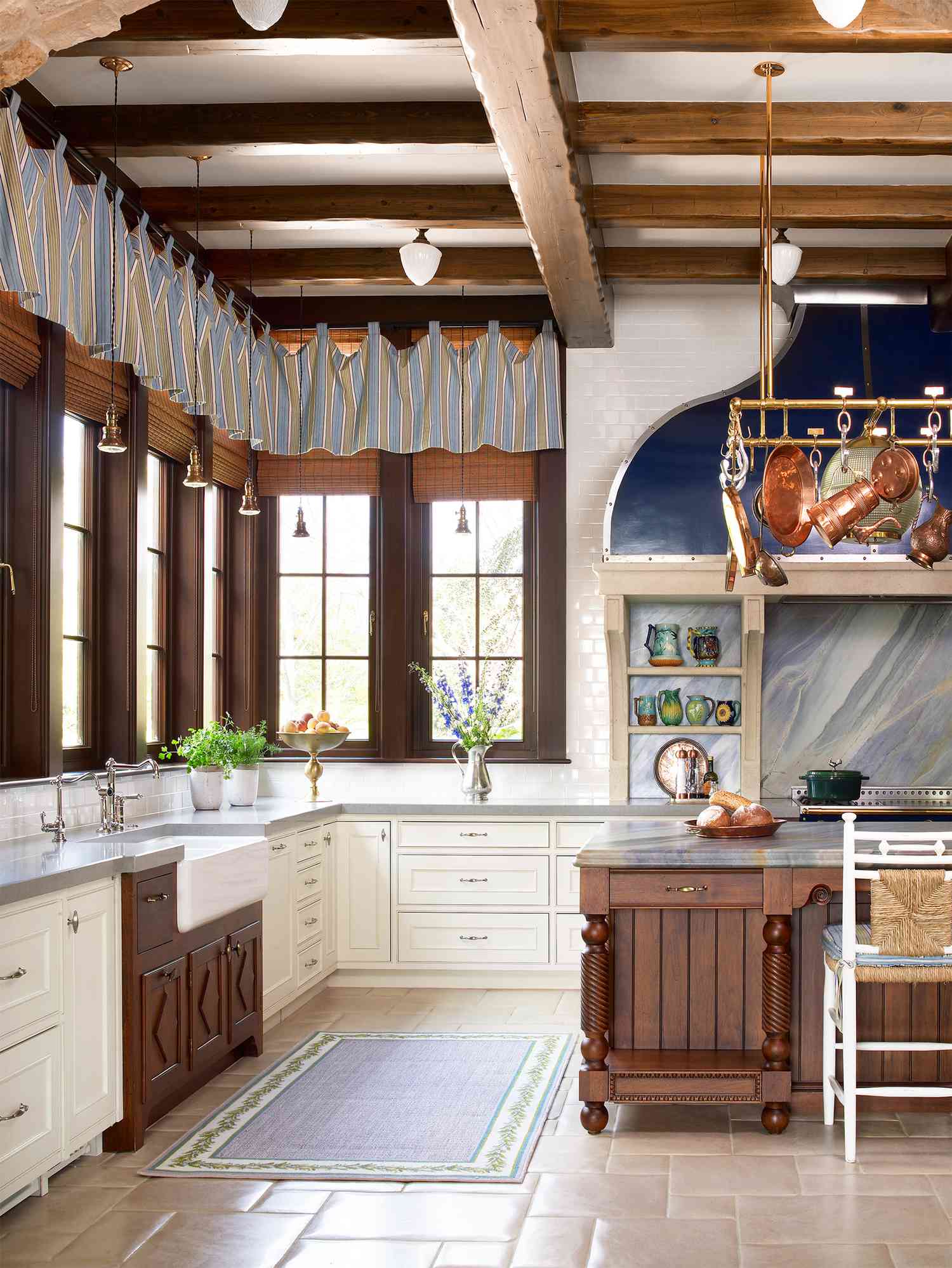 21 Rustic Window Treatments for a Farmhouse-Style Home