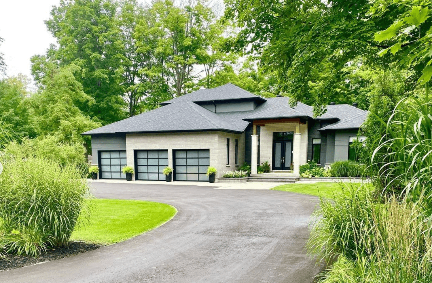 22 Budget-Friendly Front Yard Landscaping Ideas