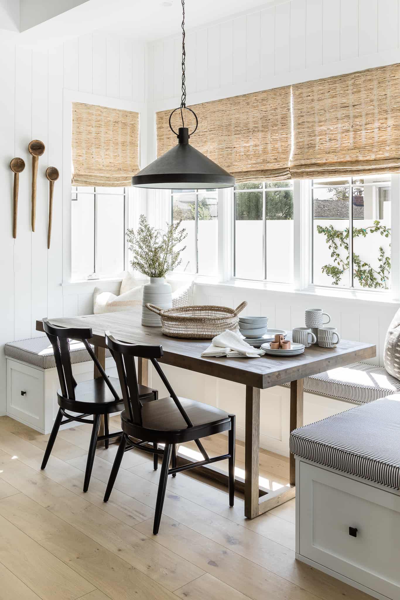 22 Farmhouse-Style Window Treatment Ideas to Try