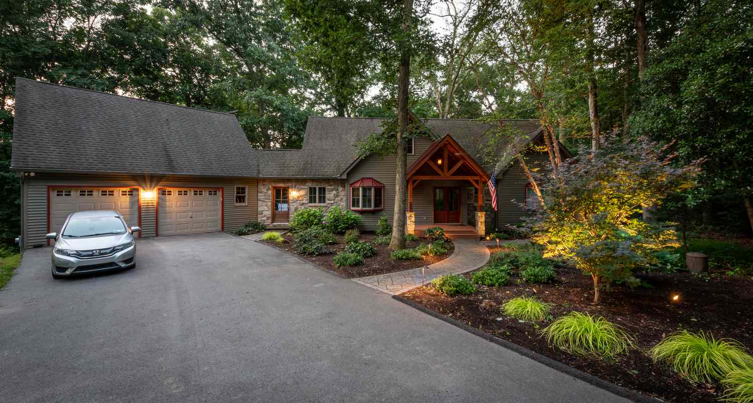 24 Driveway Landscape Ideas That Will Create a Big Impact