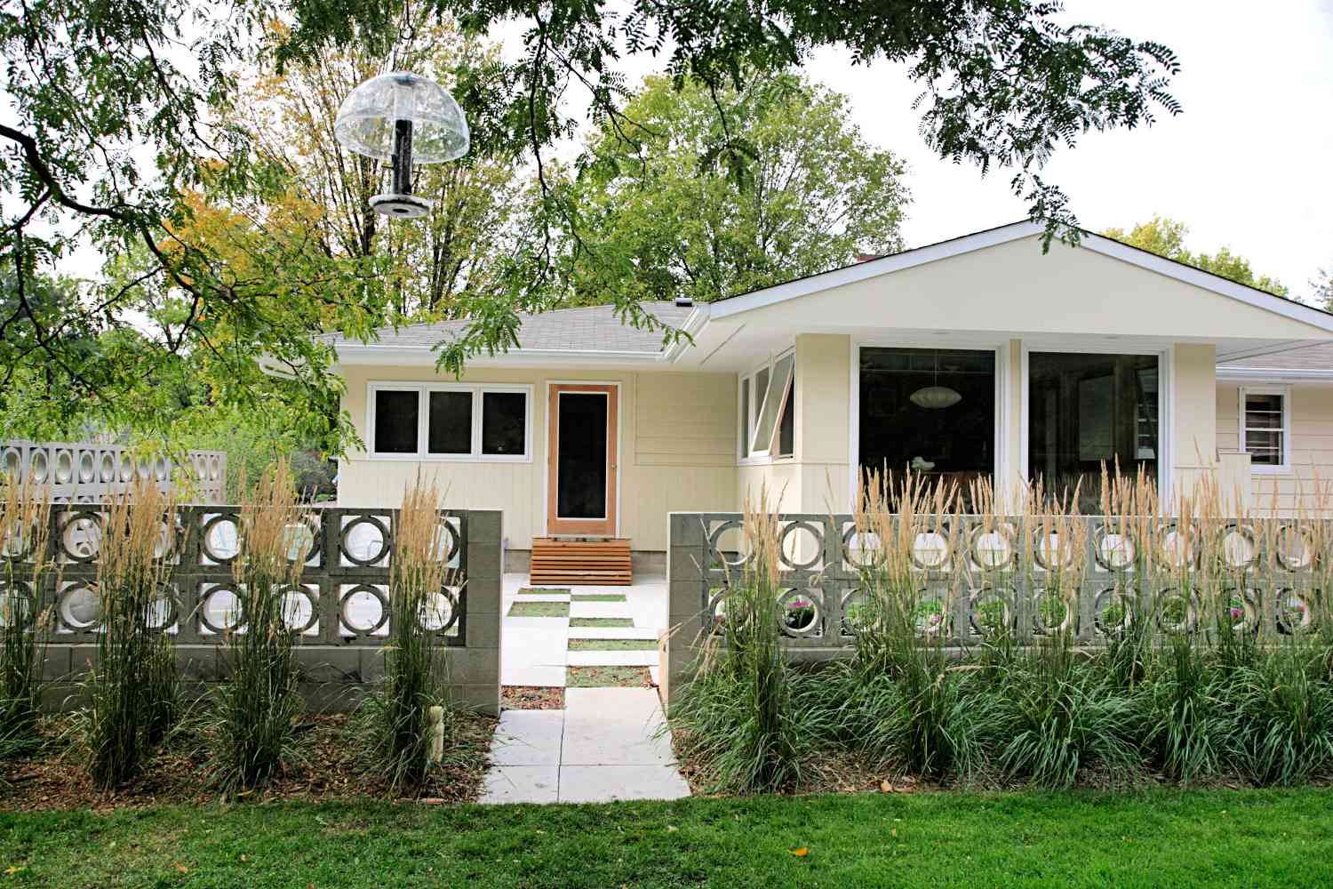 25 Midcentury Modern Landscaping Ideas for Your Home