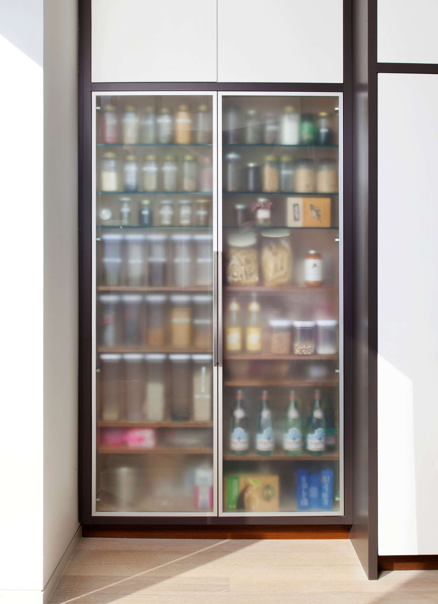 25 Pantry Door Ideas for a Standout Kitchen Feature