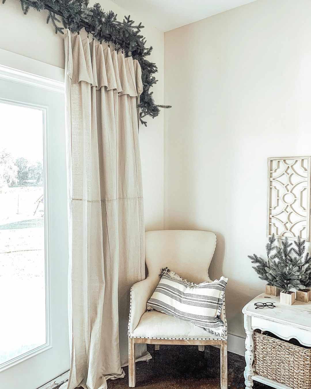 28 Farmhouse Curtain Ideas to Cozy Up Any Homestead