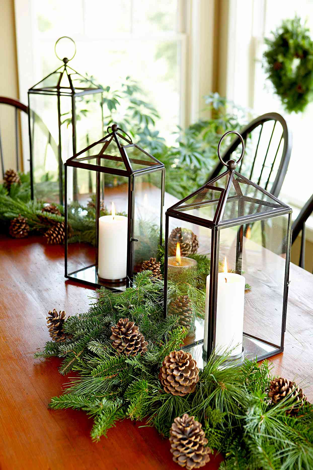32 Festive Ideas for Decorating with Pinecones