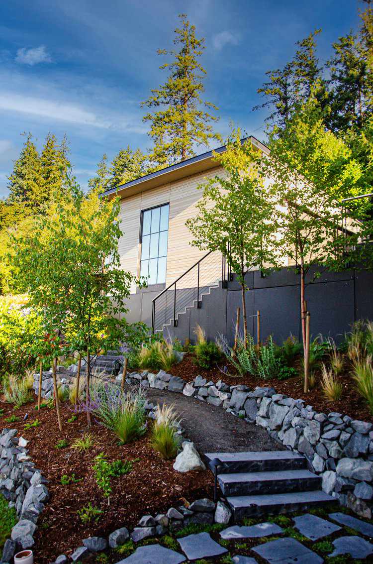 37 Retaining Wall Ideas Perfect for Sloped Backyards