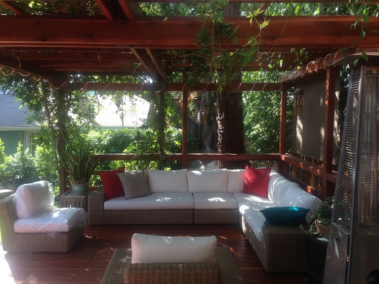 3BR /2Bath Weho Craftsman -Fantastic Backyard- dog paradise includes guest house - Los Angeles | Vrbo