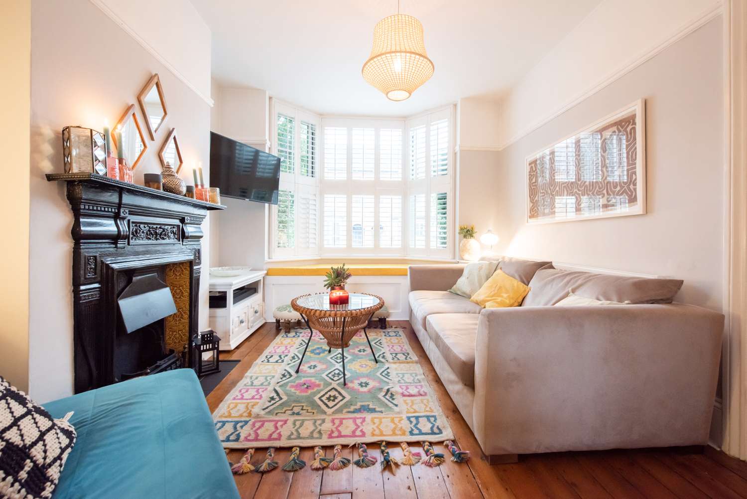 7 Ways to Update Your Outdated Living Room without Spending a Ton