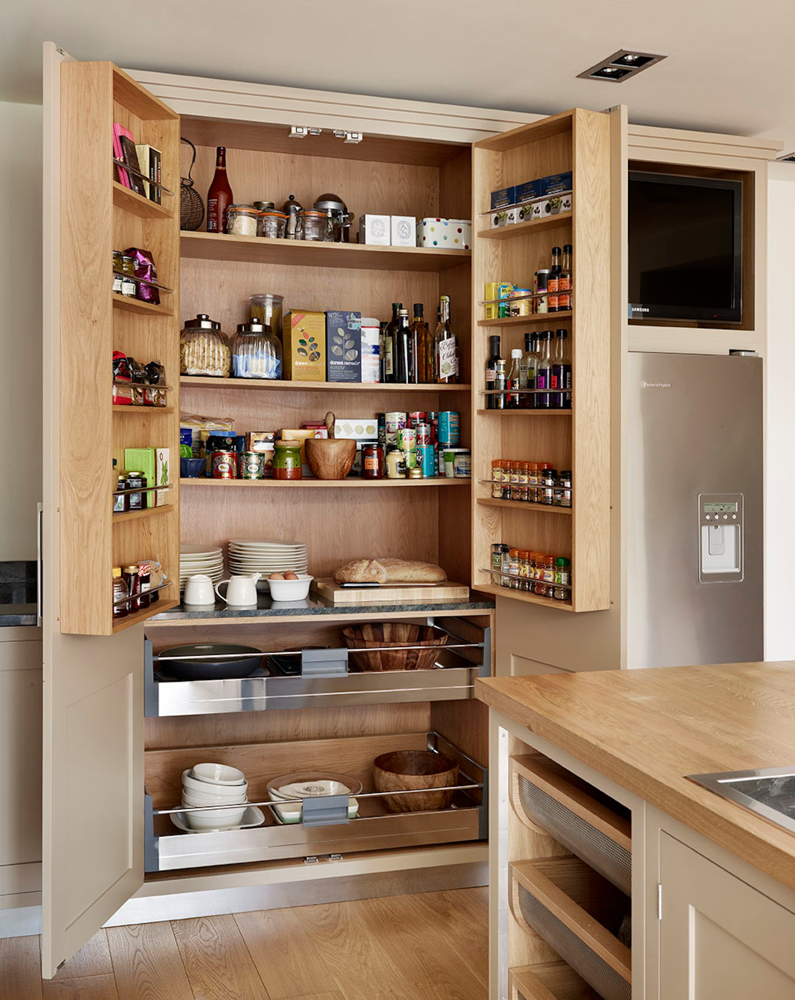 75 Beautiful Kitchen Pantry Ideas & Designs - June 2026 | Houzz AU
