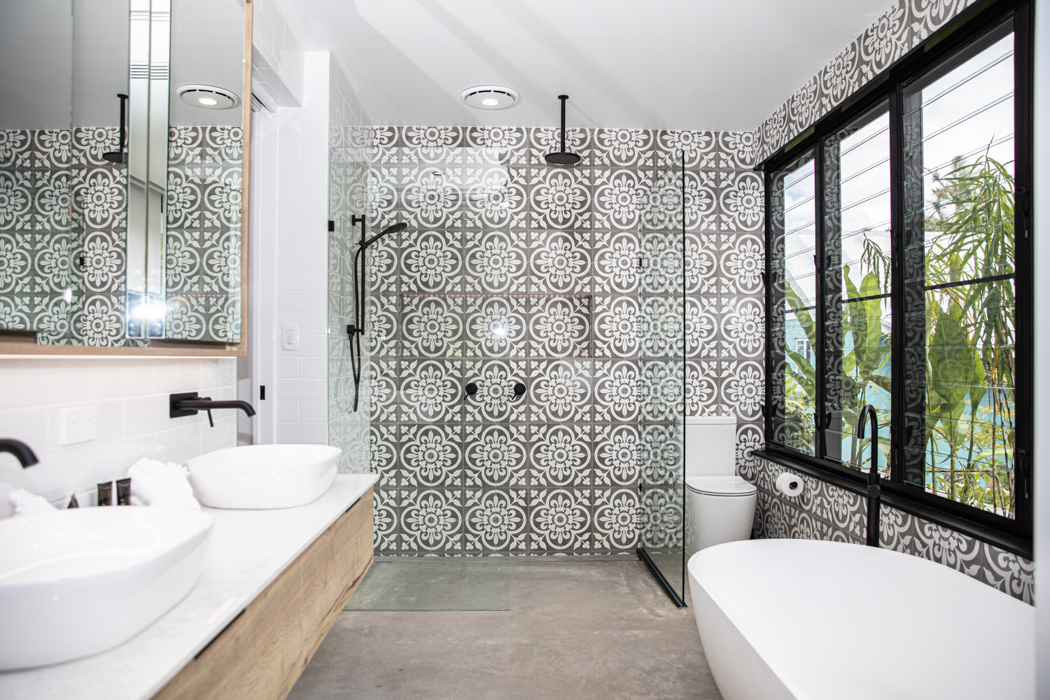 75 Beautiful Tropical Bathroom Ideas & Designs - July 2026 | Houzz AU