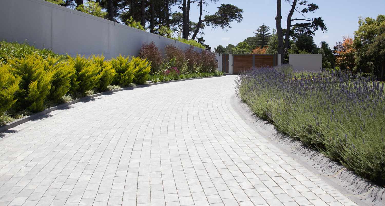 8 Driveway Trends That Instantly Boost Curb Appeal