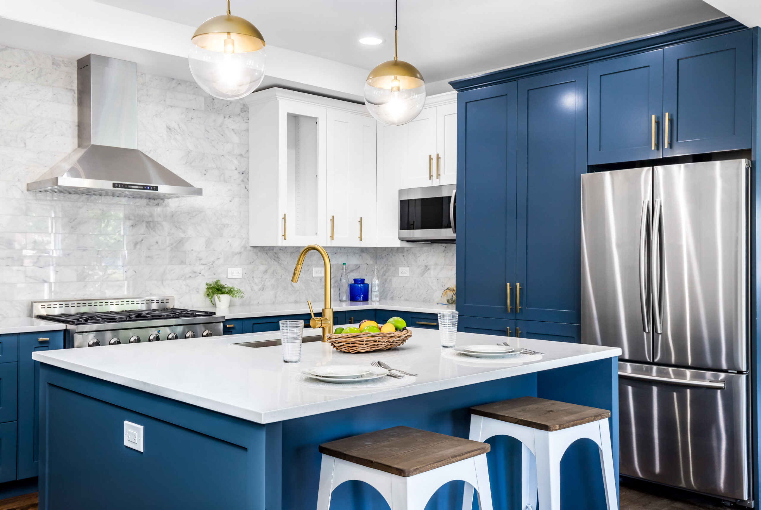 A Fresh Take on Two-Tone Kitchen Cabinets