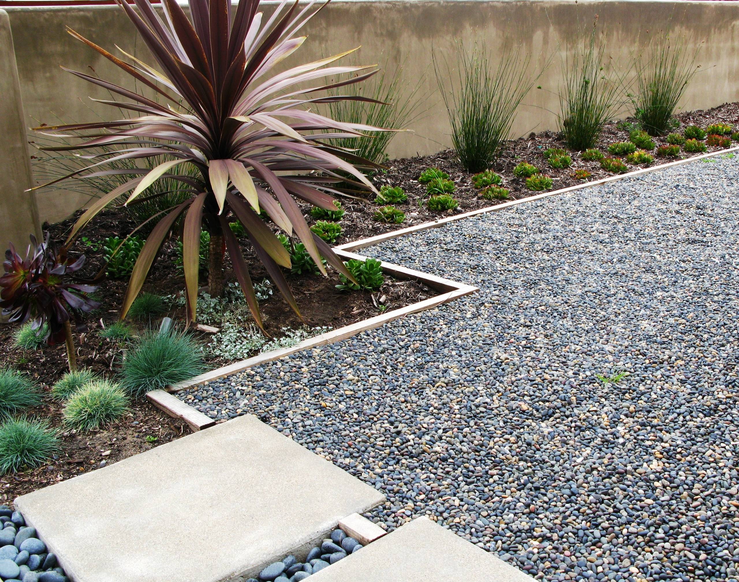 A Guide to Landscaping With 5 Types of Gravel & Stones