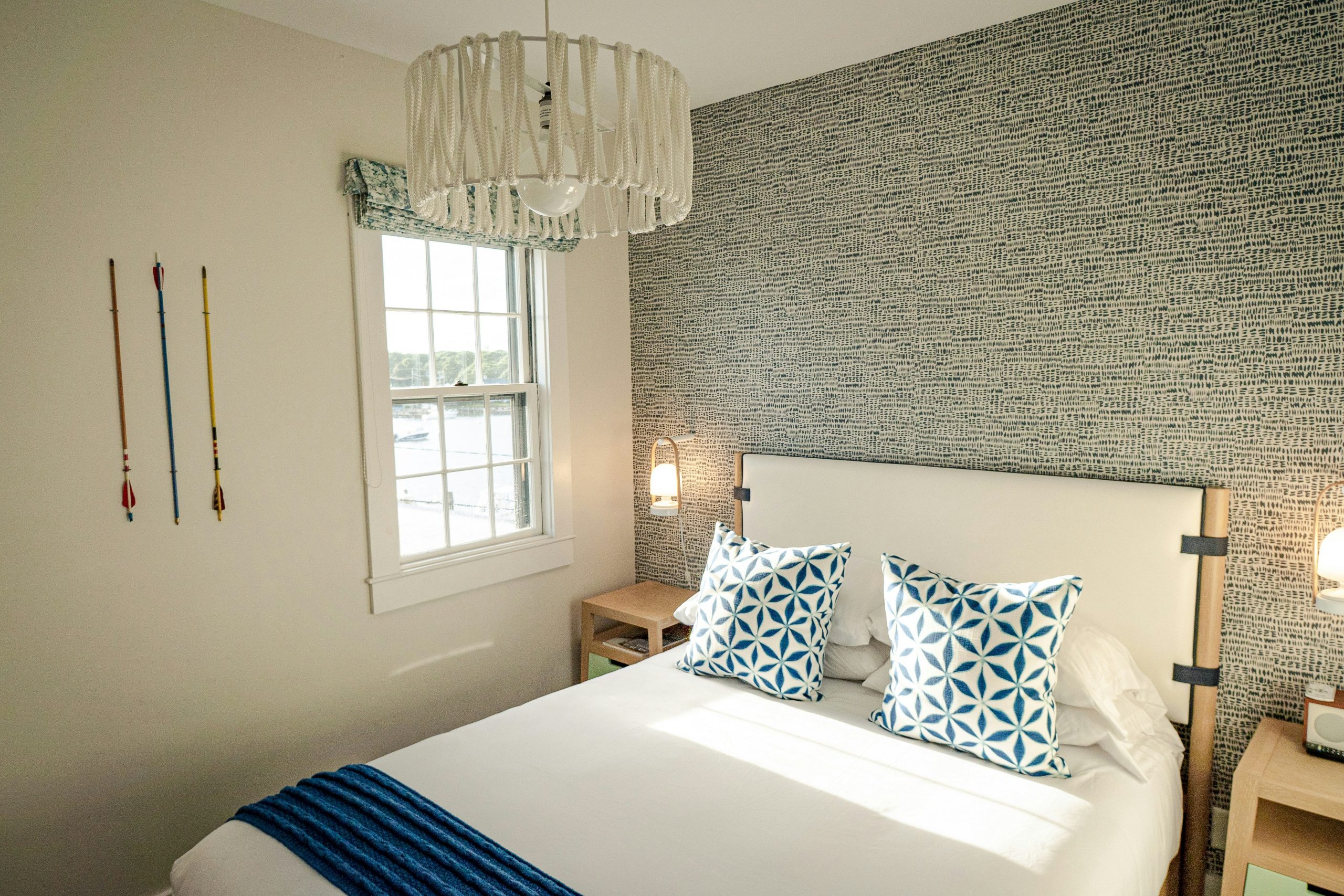 A nautical and preppy theme hotel room in Martha's Vineyard with interior decoration that's prefect for the island! 