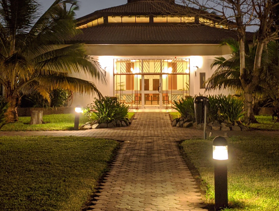 Add efficiency, safety, and beauty to your driveway or path with low-voltage lighting | Peter Young Home Inspections