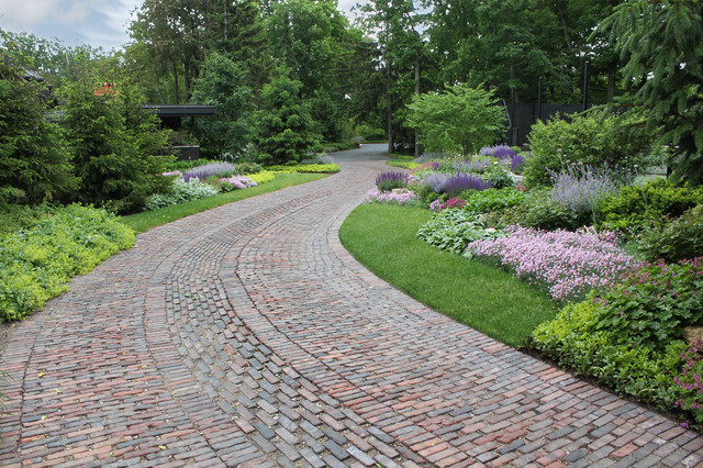 Blog: 6 Driveway Looks Take Landscapes Along for the Ride