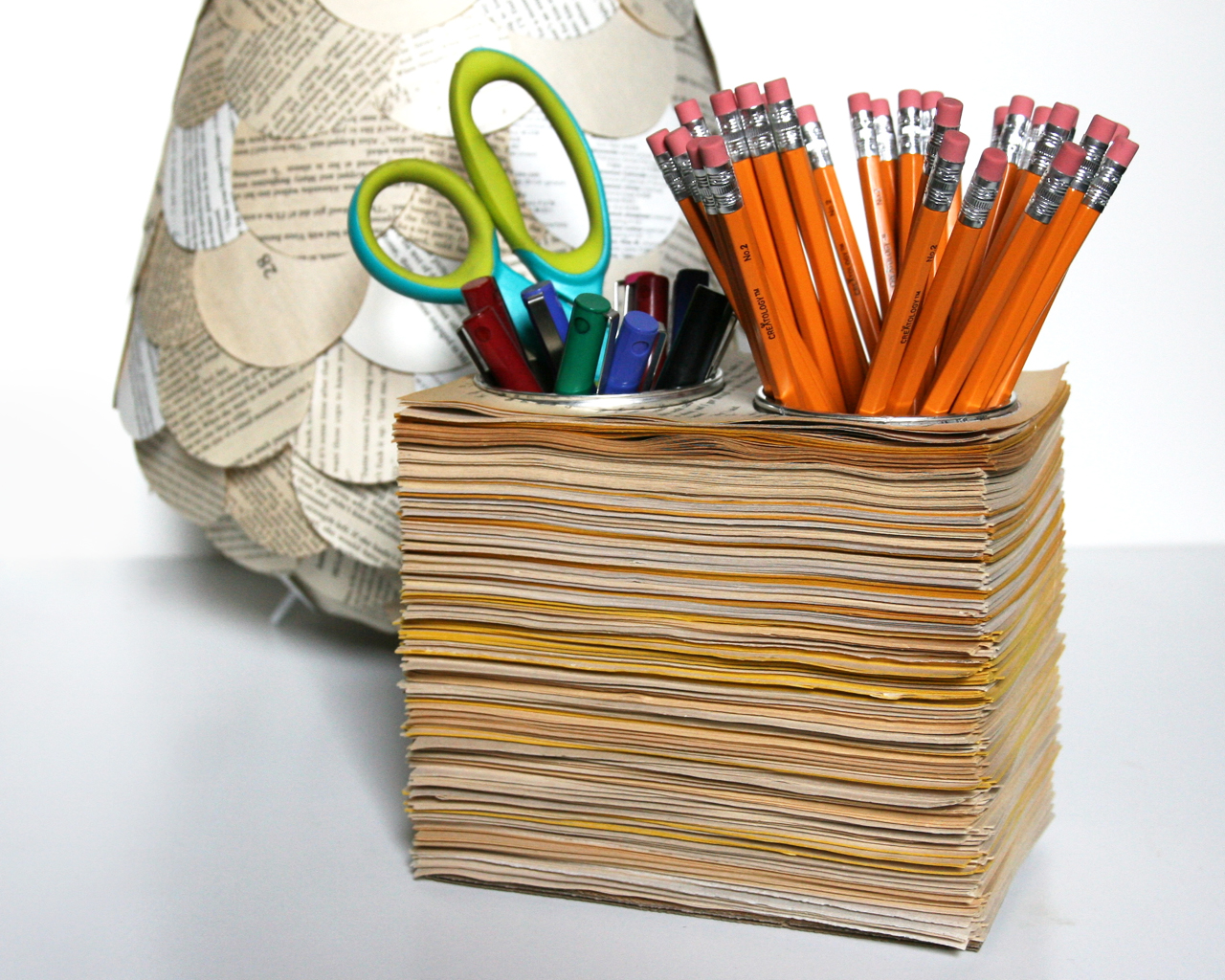 Book Pages Pencil Cups | the 3 R's blog