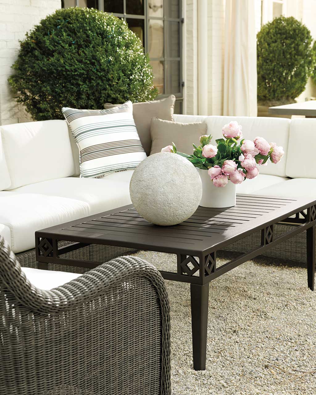 Cement Table And Chairs 10 Outdoor Centerpiece Ideas How To Decorate