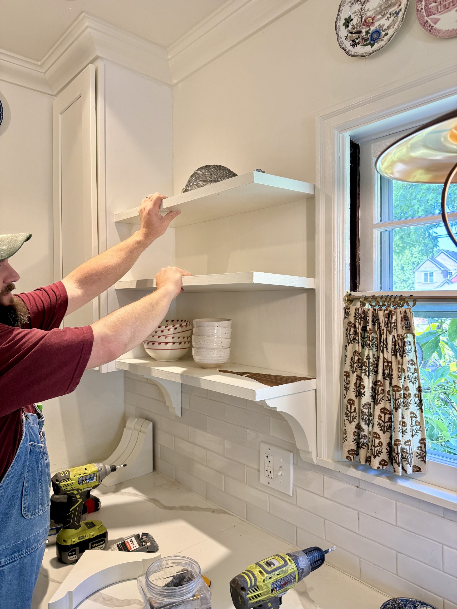 Classic bracket open shelves in my historic house kitchen / Create / Enjoy