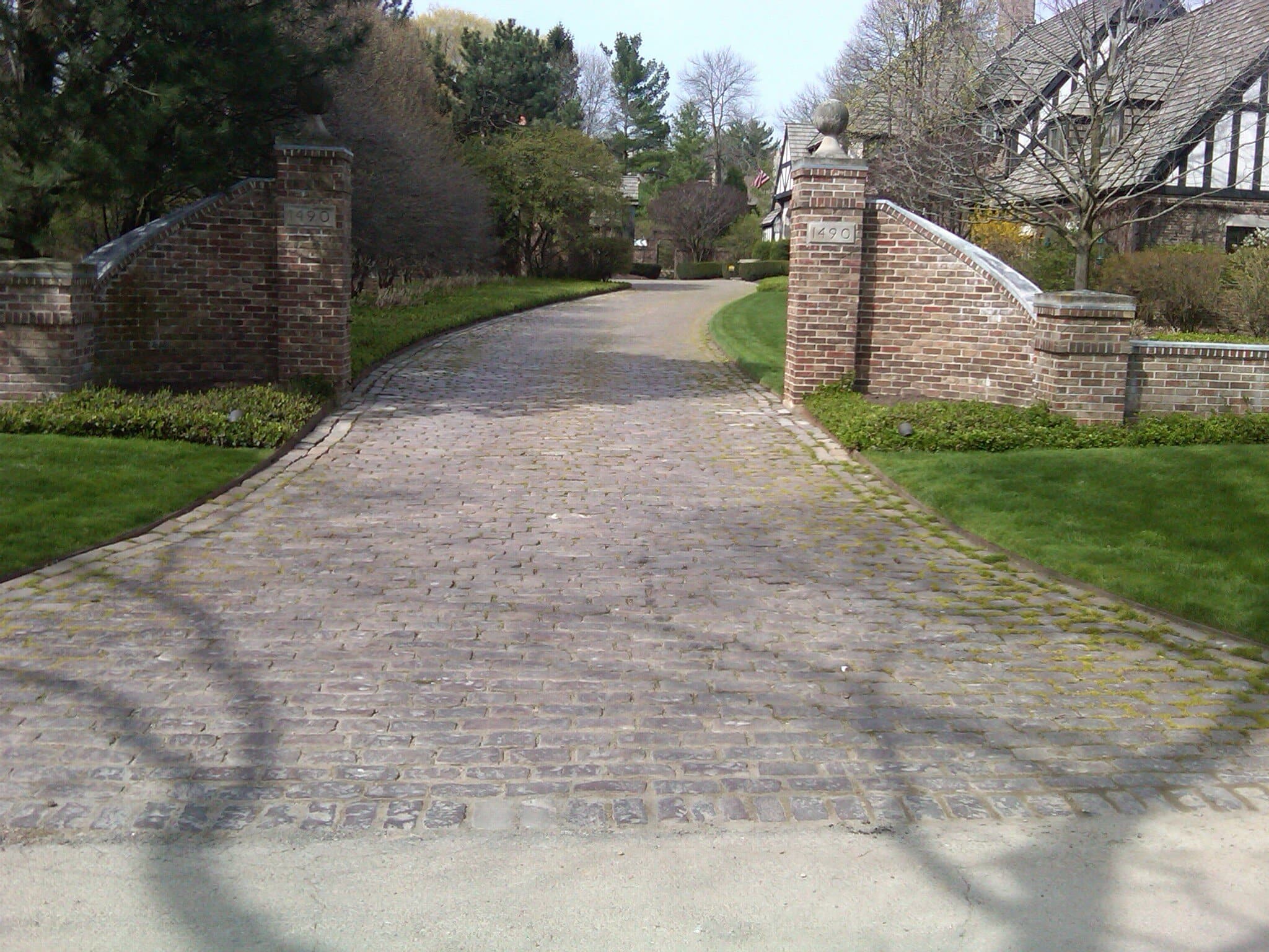 Cobblestone Driveway | Cobblestone Driveway Ideas | Cobblestone Driveway Design | Historical Bricks