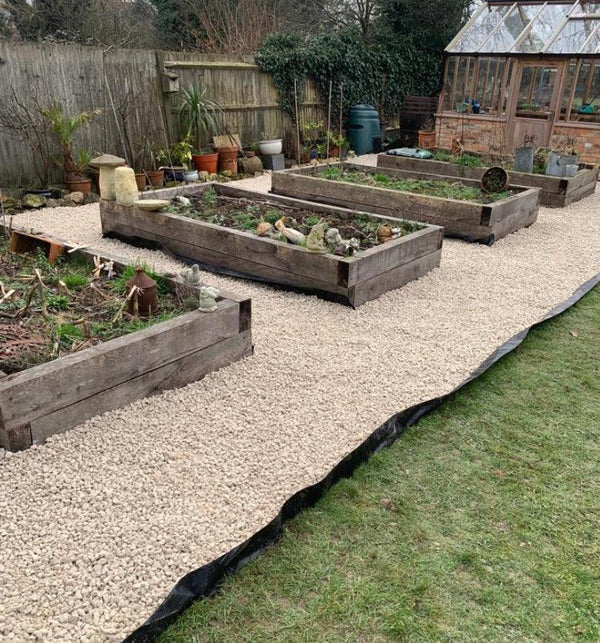 Cotswold Chippings vs Slate Chippings: Which is Better?