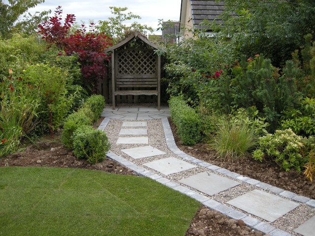 Curved stepping stone path leading to arbour - Traditional - Garden - Other - by Gardens Galore | Houzz UK