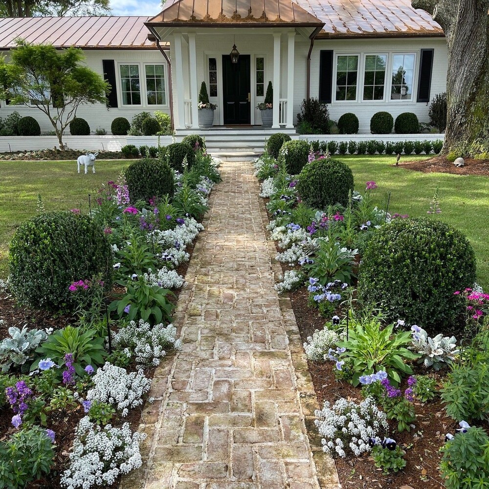 Custom Landscape Design Ideas to Upgrade Outdoor Space