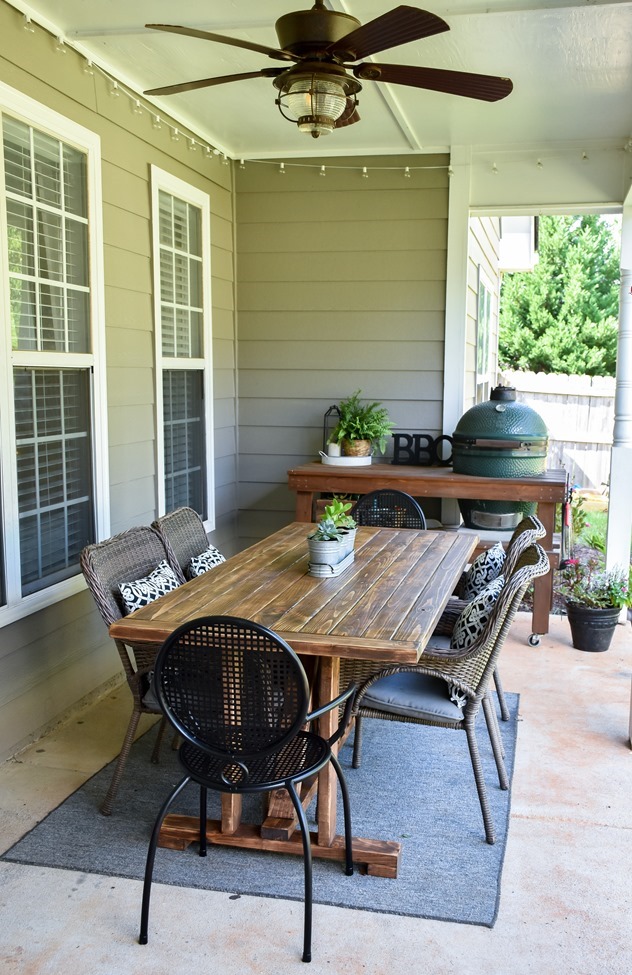 DIY Farmhouse Outdoor Patio Table made with 2×4's for less than $60