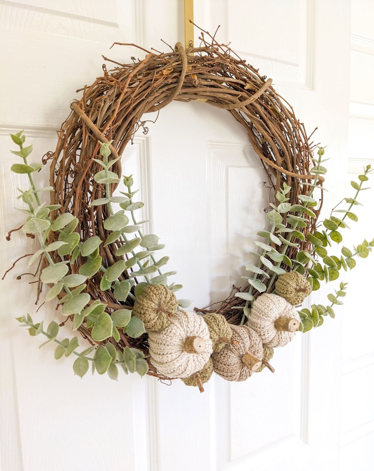 Easy Crochet Fall Wreath With Pumpkins | Jewels and Jones