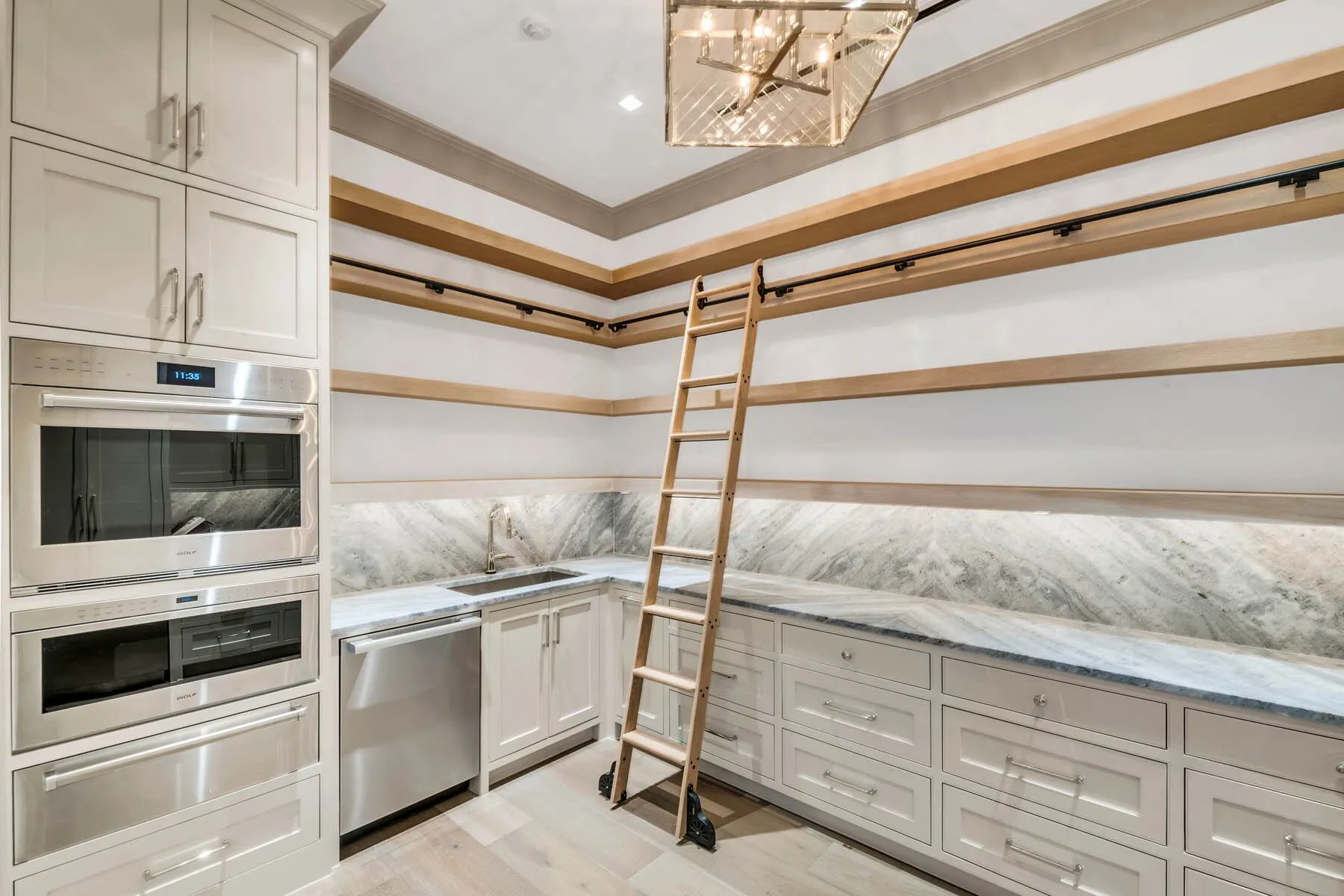 Extreme Kitchen Pantries