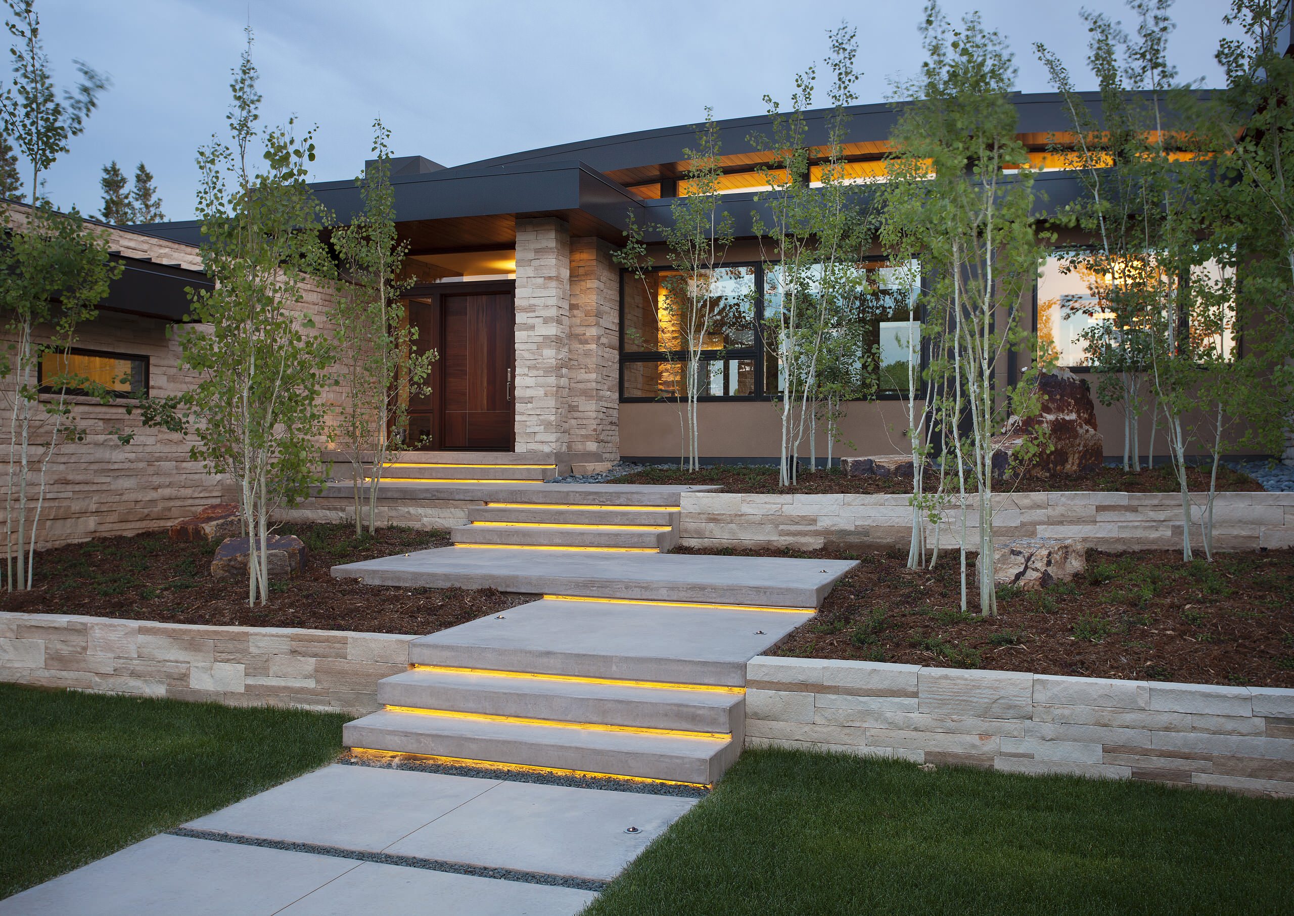 How to Choose the Right Lighting for Your Outdoor Paths and Steps | Houzz AU
