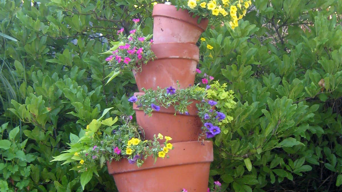 How to Make a Crooked Terra Cotta Pot Flower Tower With Annuals - Dengarden