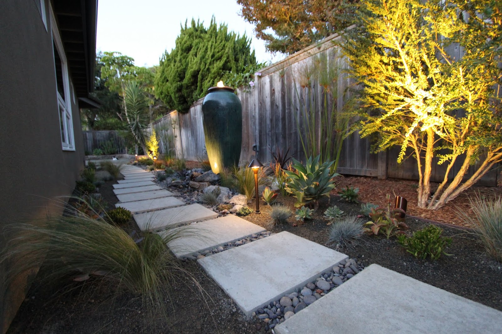 mid-century modern remodel: lighting a mid-century modern landscape design