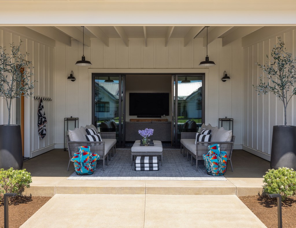 Pacific Northwest Meets the Amalfi Coast in This Pool House – Sunset Magazine