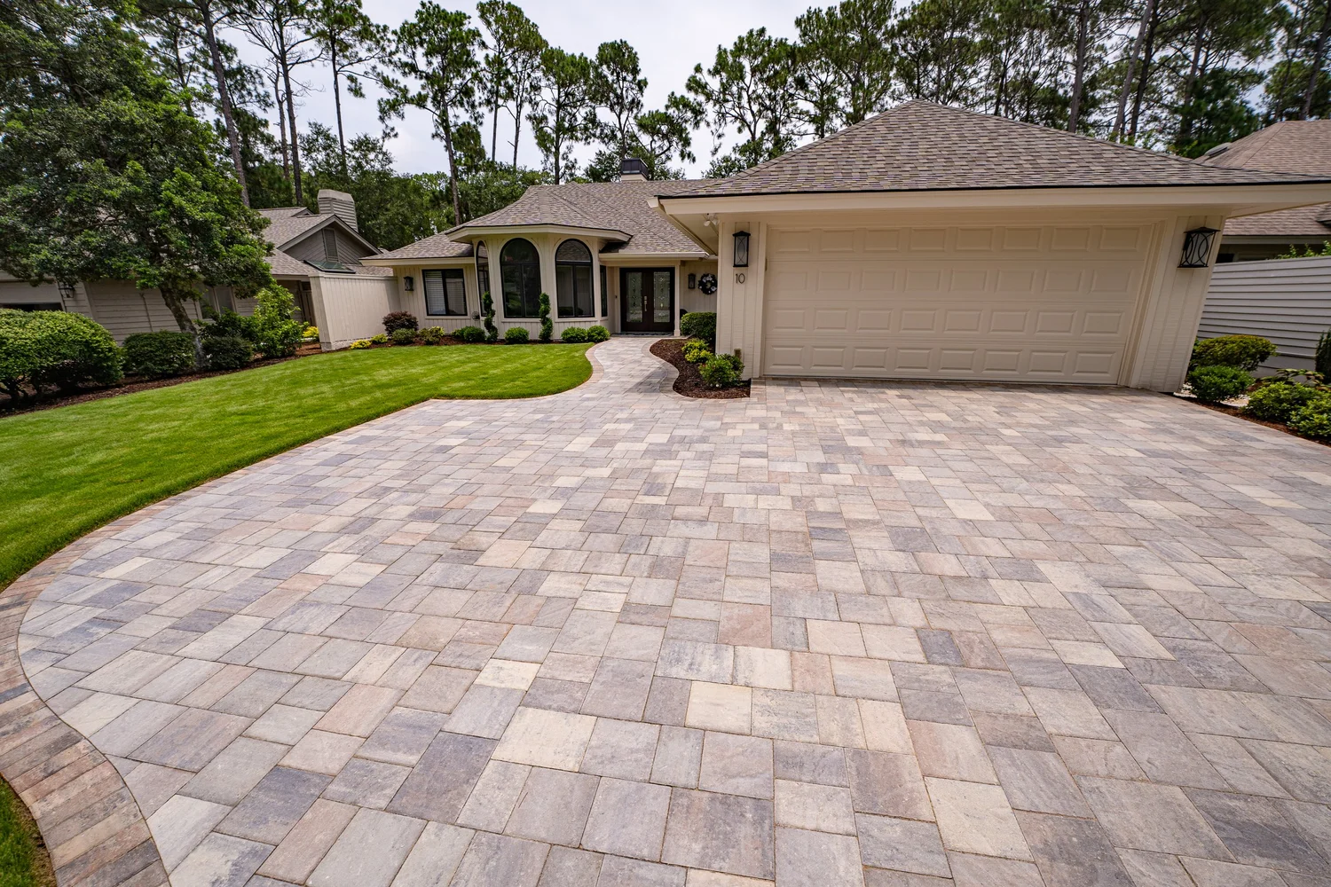 paver driveways — American Paving Design| Paver Design & Installation Company - Bluffton, Hilton Head, Beaufort, Charleston & Savannah