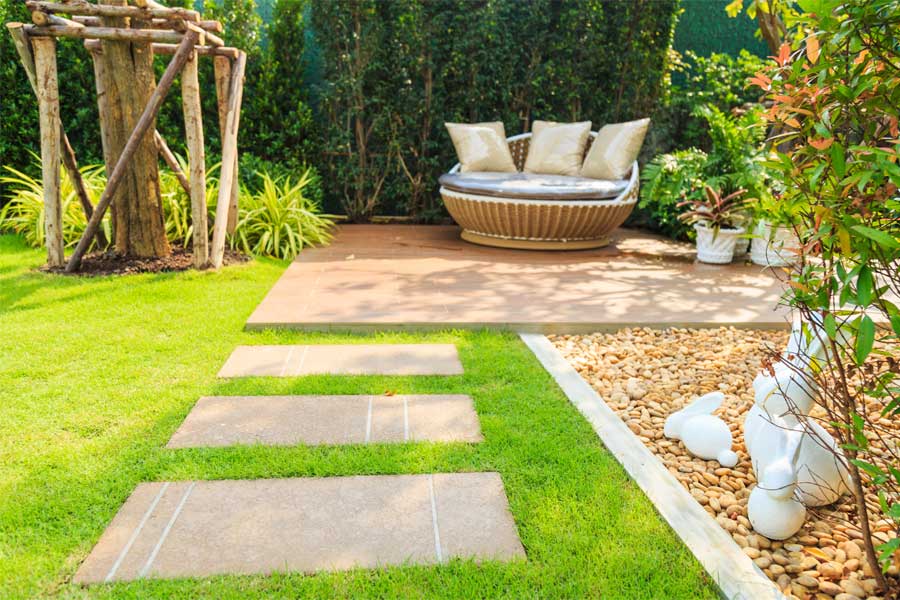 Reducing wear and tear on your lawn with a stepping stone pathway - Backyards by Design
