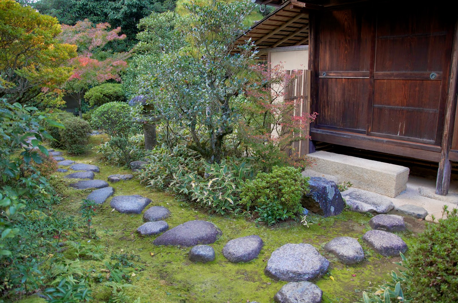 Robert Ketchell's blog: Stepping Stones in the Japanese Garden