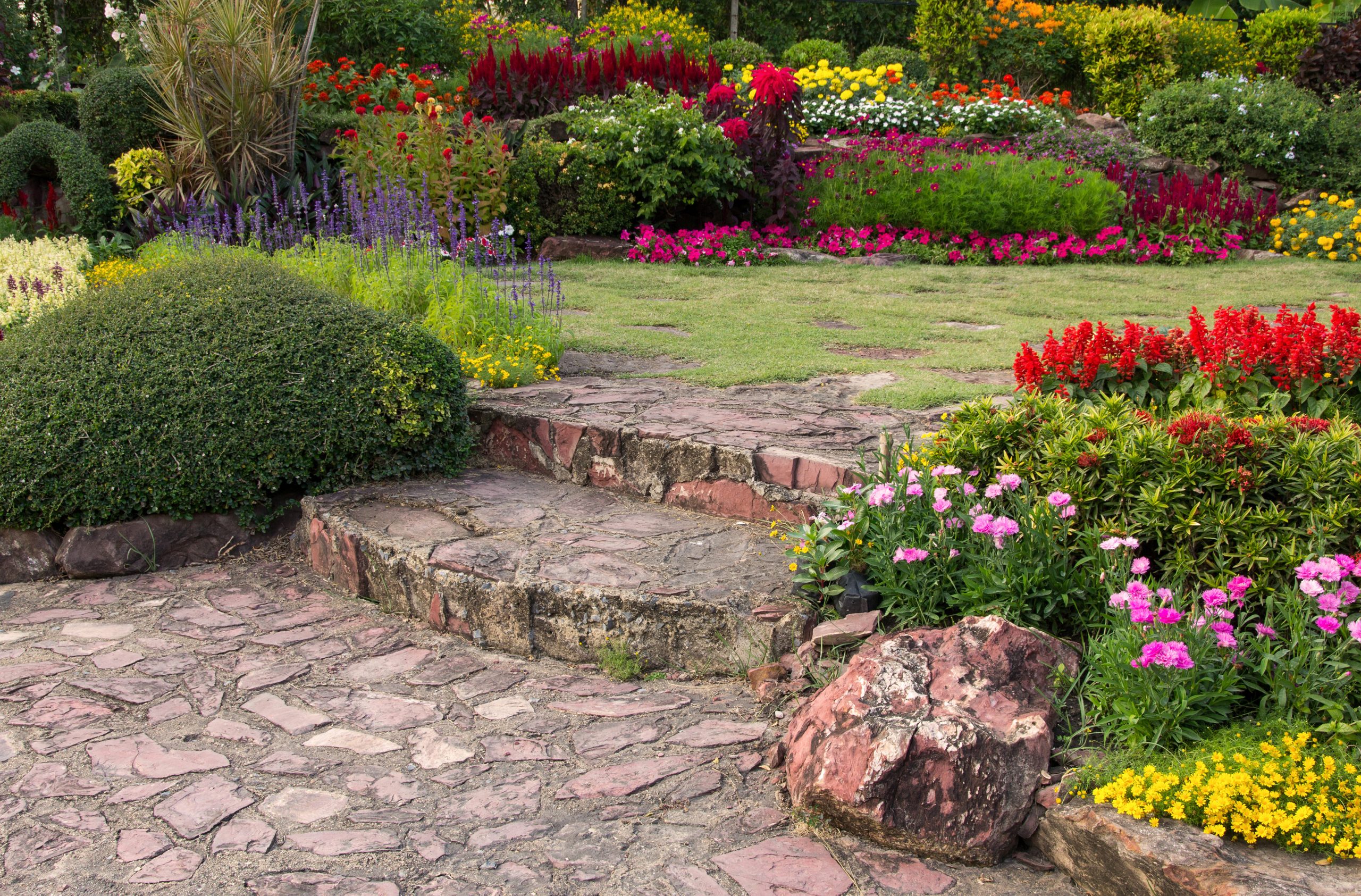 Spring Landscaping Ideas: Using Natural Stone for a Stunning Garden | 01