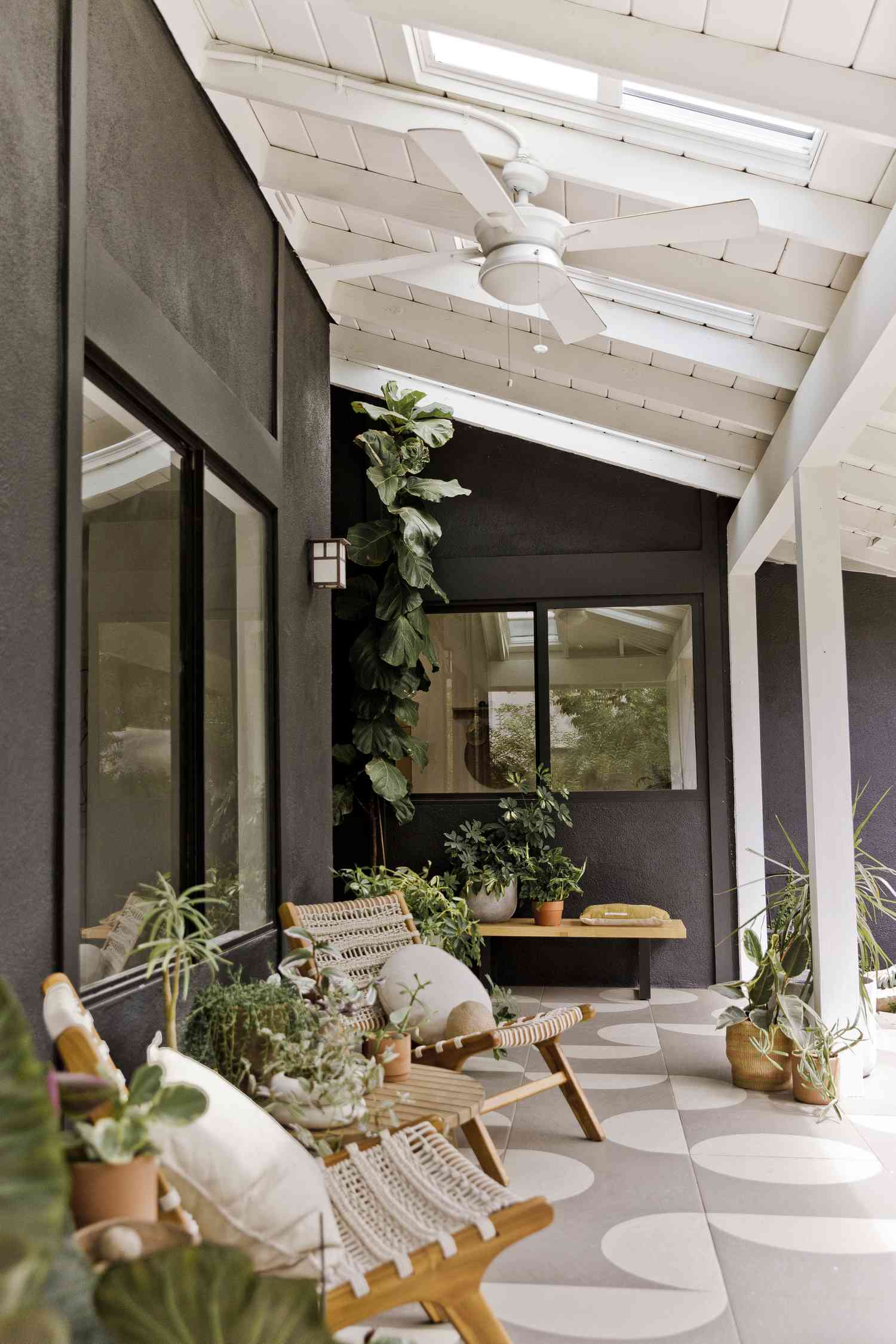 15 Lovely Front Porch Decorating Ideas From Designers