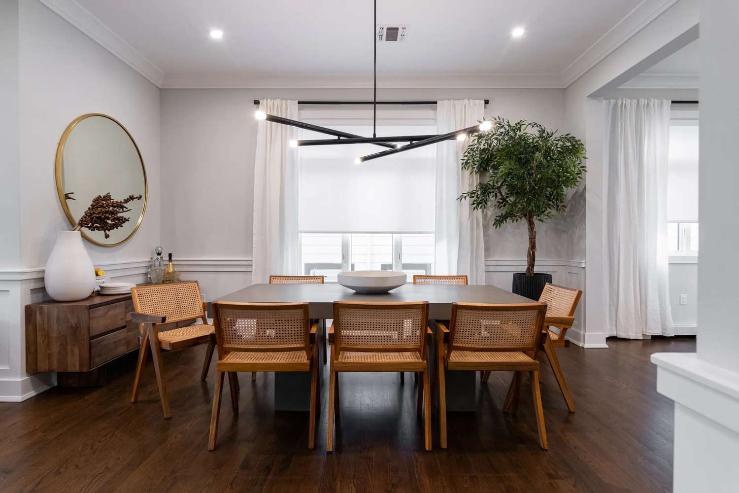 32 Dining Room Wainscoting Ideas to Elevate the Space