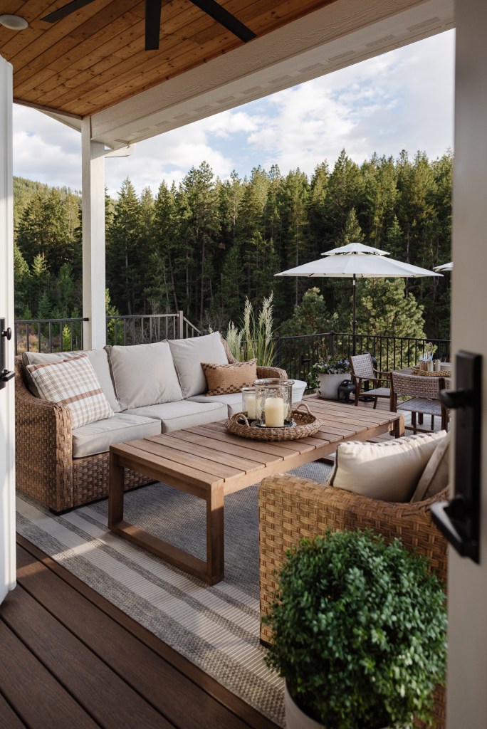 4 Must Haves For A Cozy Outdoor Space - lindseypedey.com