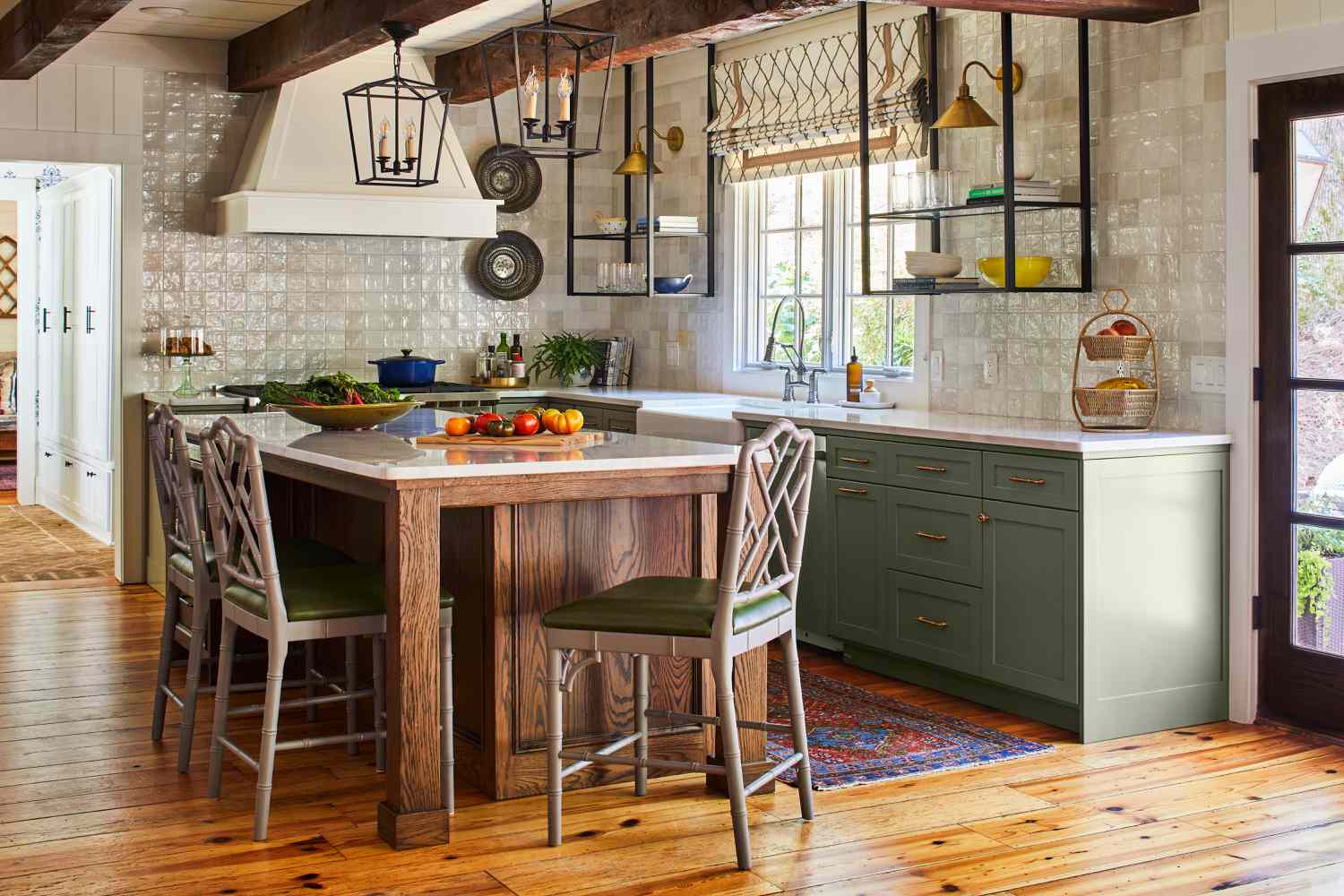40 Modern Farmhouse Kitchens To Inspire Your Next Refresh